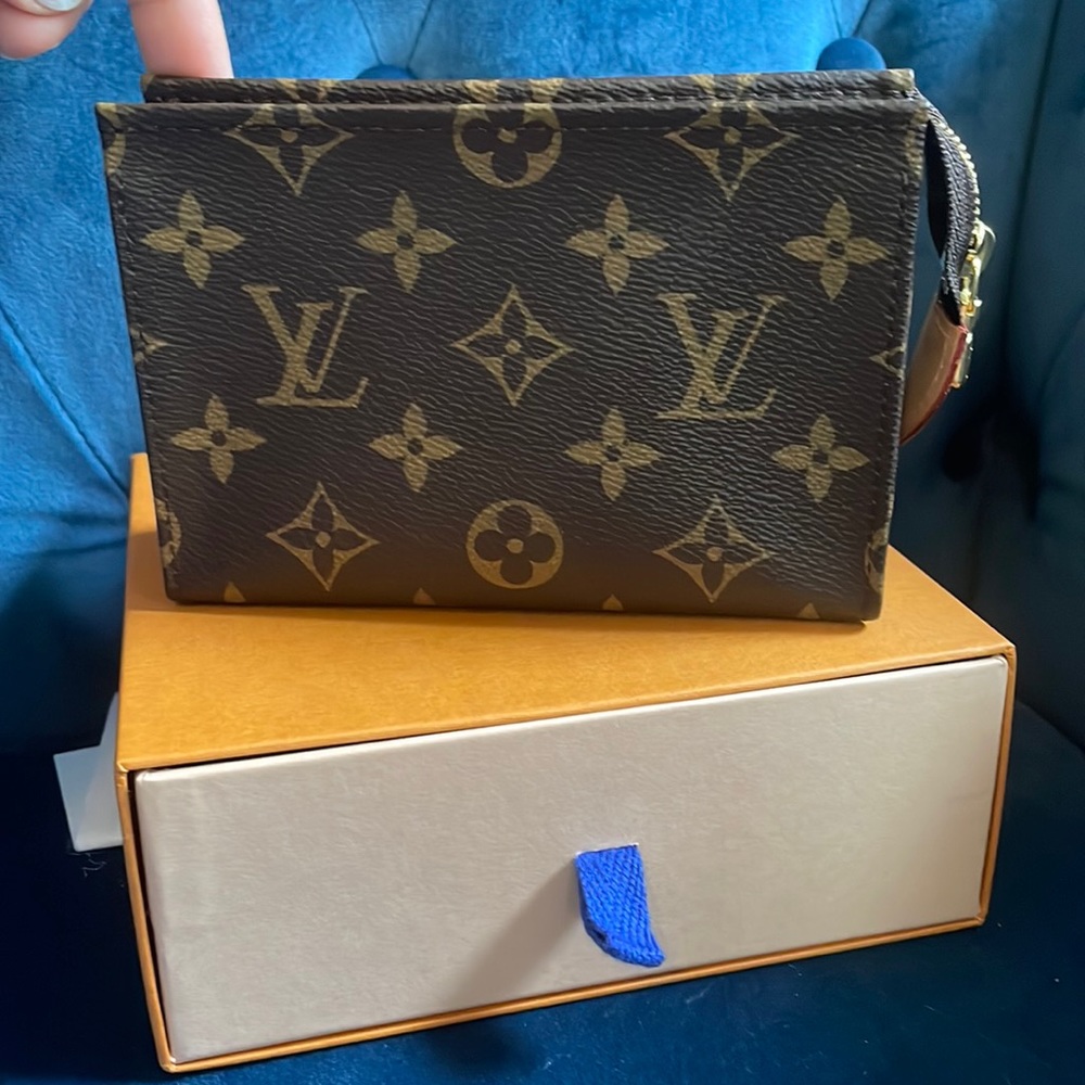 NWT Louis Vuitton Toiletry Pouch 15 (Monogram Brand New)